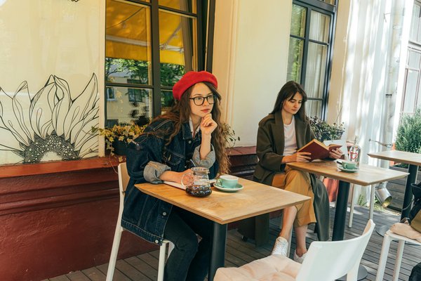 Vergleich der Top-Naturtextilfarbstoffe: Farbbrillanz und Langlebigkeit im Test